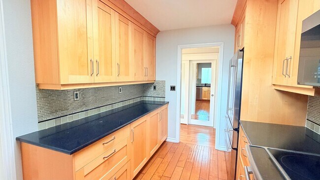 Building Photo - 31 Redondo Ct