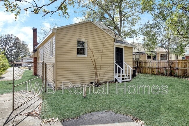 Building Photo - 1171 W 12th St