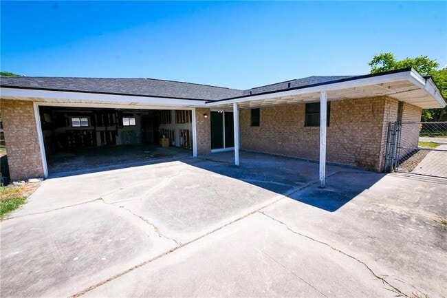 Building Photo - 3606 San Blas Dr