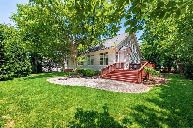 Building Photo - 3948 Penzance Pl