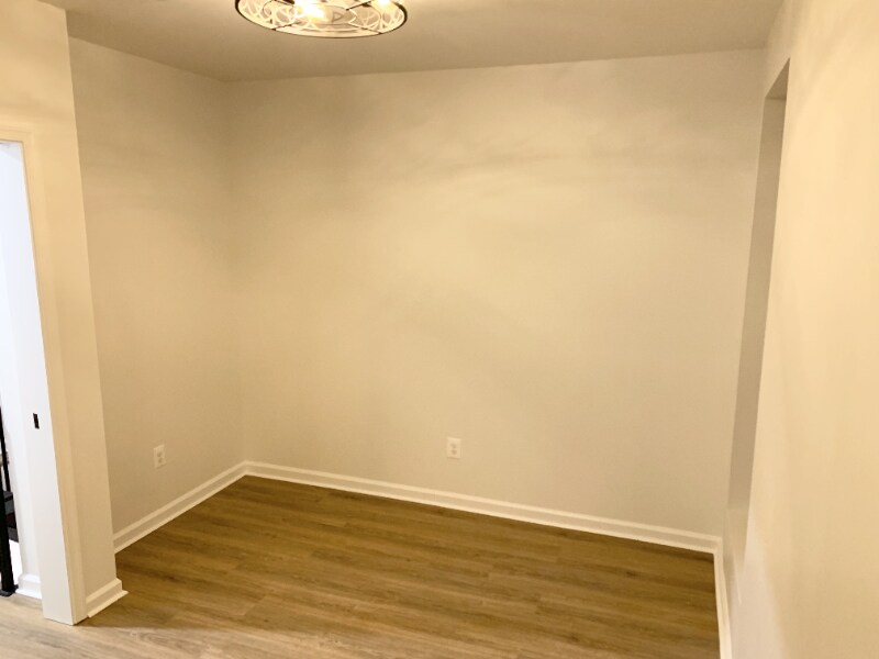 Building Photo - 1600 S Charles St