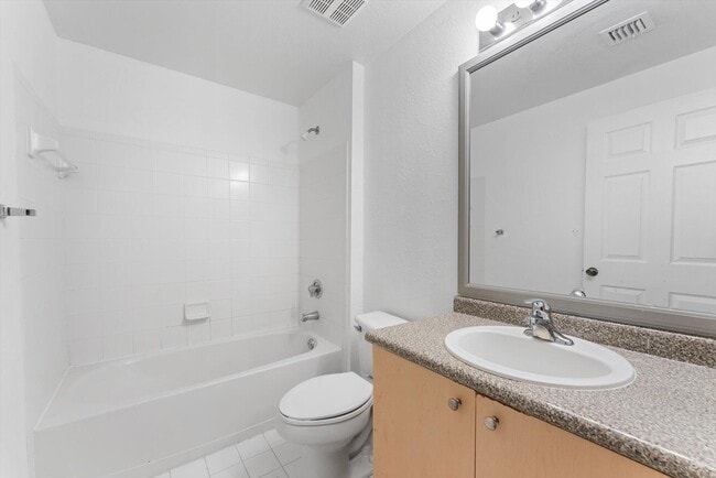 Building Photo - 310 Crestwood Cir