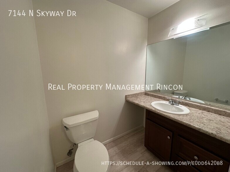 Building Photo - 7144 N Skyway Dr