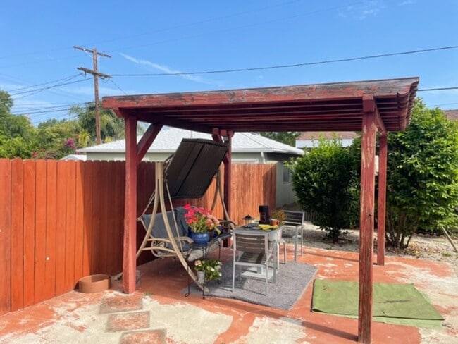 Building Photo - Coming Soon! - Bright 3-Bed+2bath Home in ...