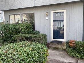 Building Photo - 304 75th Ave N