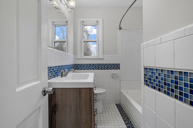 Building Photo - 20 Lake Ave