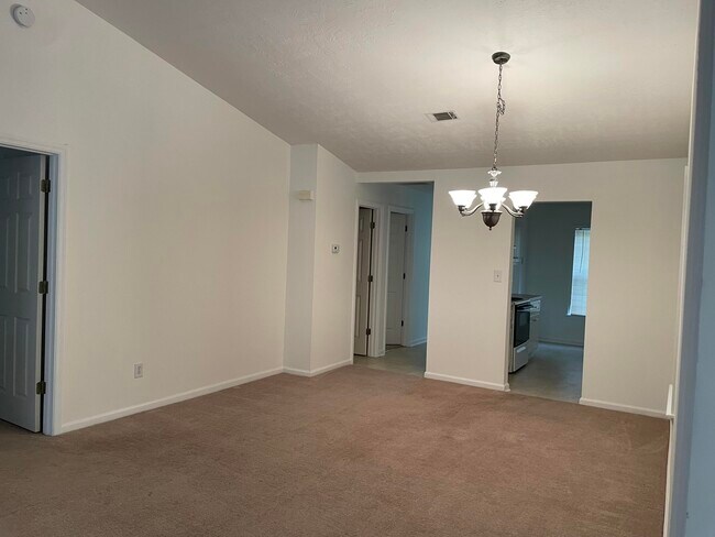 Building Photo - 212 E Middlebury Ln SW