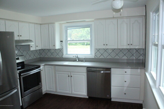 Building Photo - 254 Admiral Ave