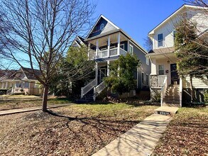 Building Photo - WALK TO 8TH AVE AND 12 SOUTH!  Beautiful 3/2.5 home with garage on 10th Ave S