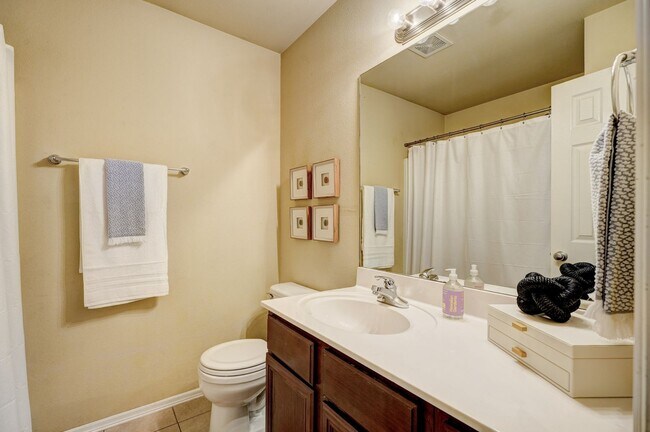 Building Photo - Turnkey Living in Owasso, Stylish Furnished 3-Bed Home with Pond & 2-Car Garage!