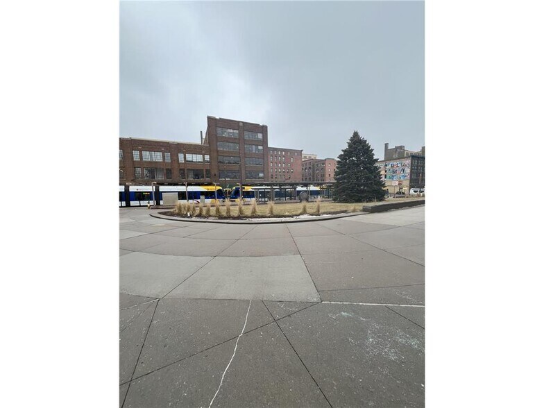 Building Photo - 214 4th St E