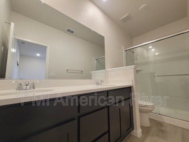 Building Photo - 5033 Rialto Dr