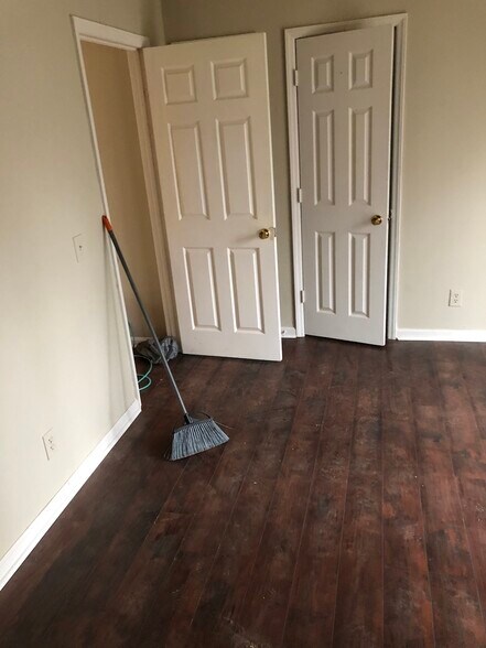 Building Photo - 204 S Saint John St