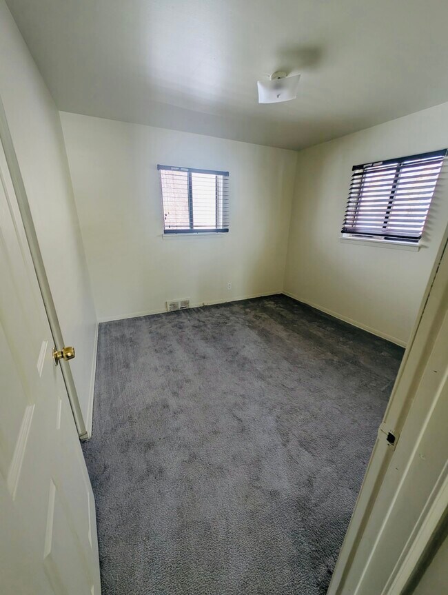 Building Photo - 1196 E Coldwater Rd