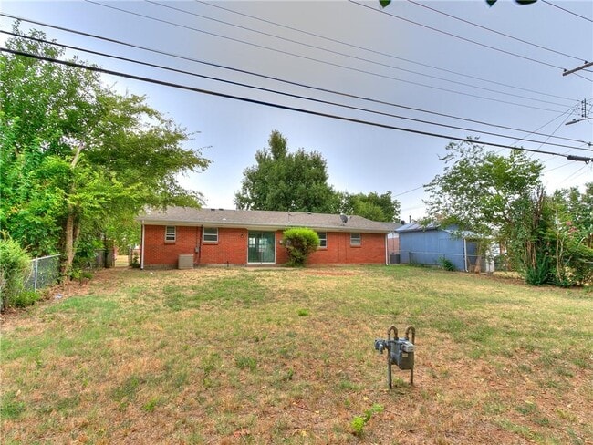 Building Photo - 917 Vickie Dr