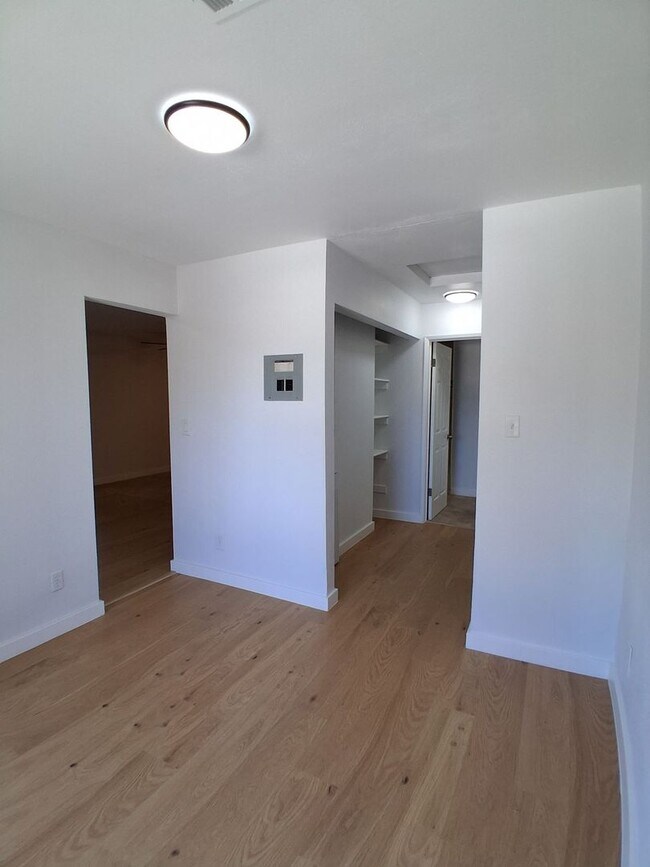 Building Photo - MOVE-IN SPECIAL: HALF OFF THE 1ST MONTH'S RENT – Beautifully Updated 2 Bedroom, 1 Bathroom Condo!
