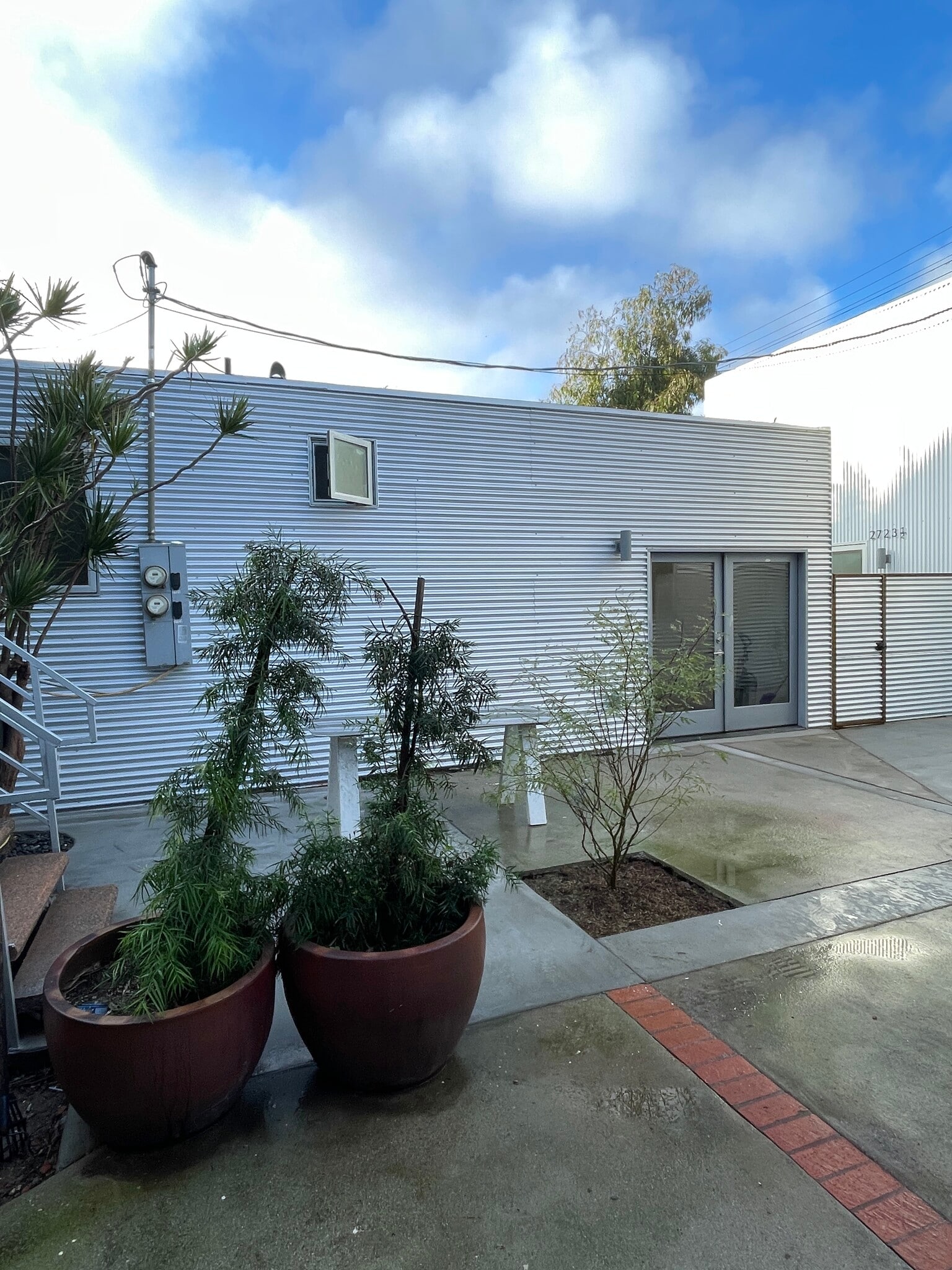 Outdoor Patio - 2725 Dalton Ave