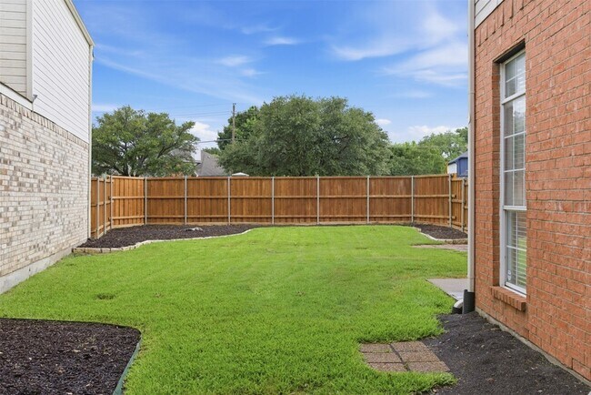 Building Photo - 3221 Corning Dr
