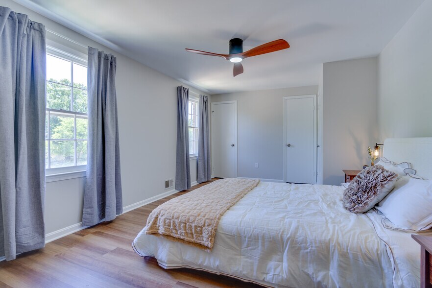 Primary Bedroom - 8056 Central Park Dr