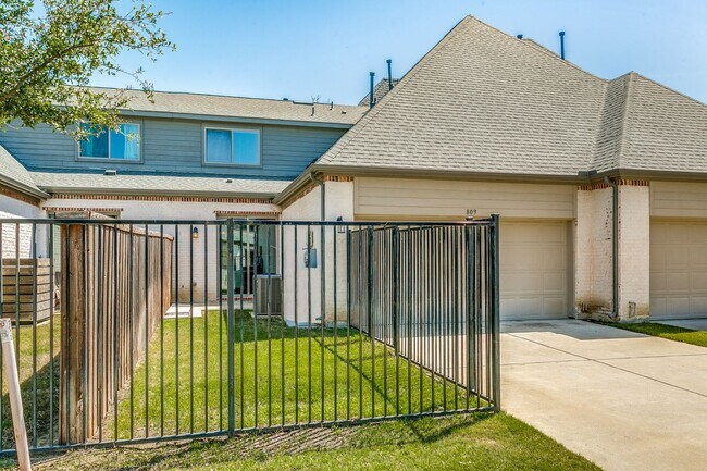 Building Photo - 809 Milton Way
