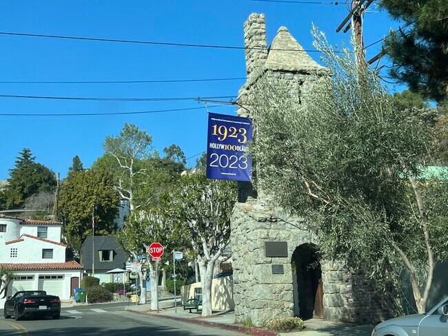 Building Photo - 6121 Glen Holly St