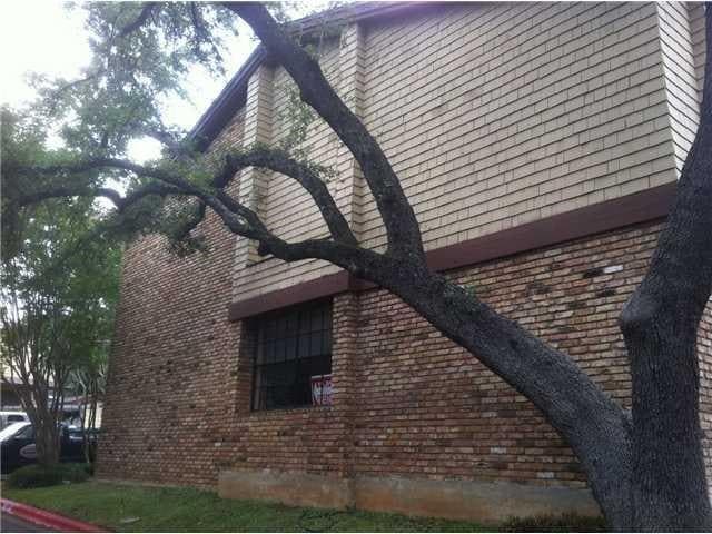 Building Photo - 7122 Wood Hollow Dr