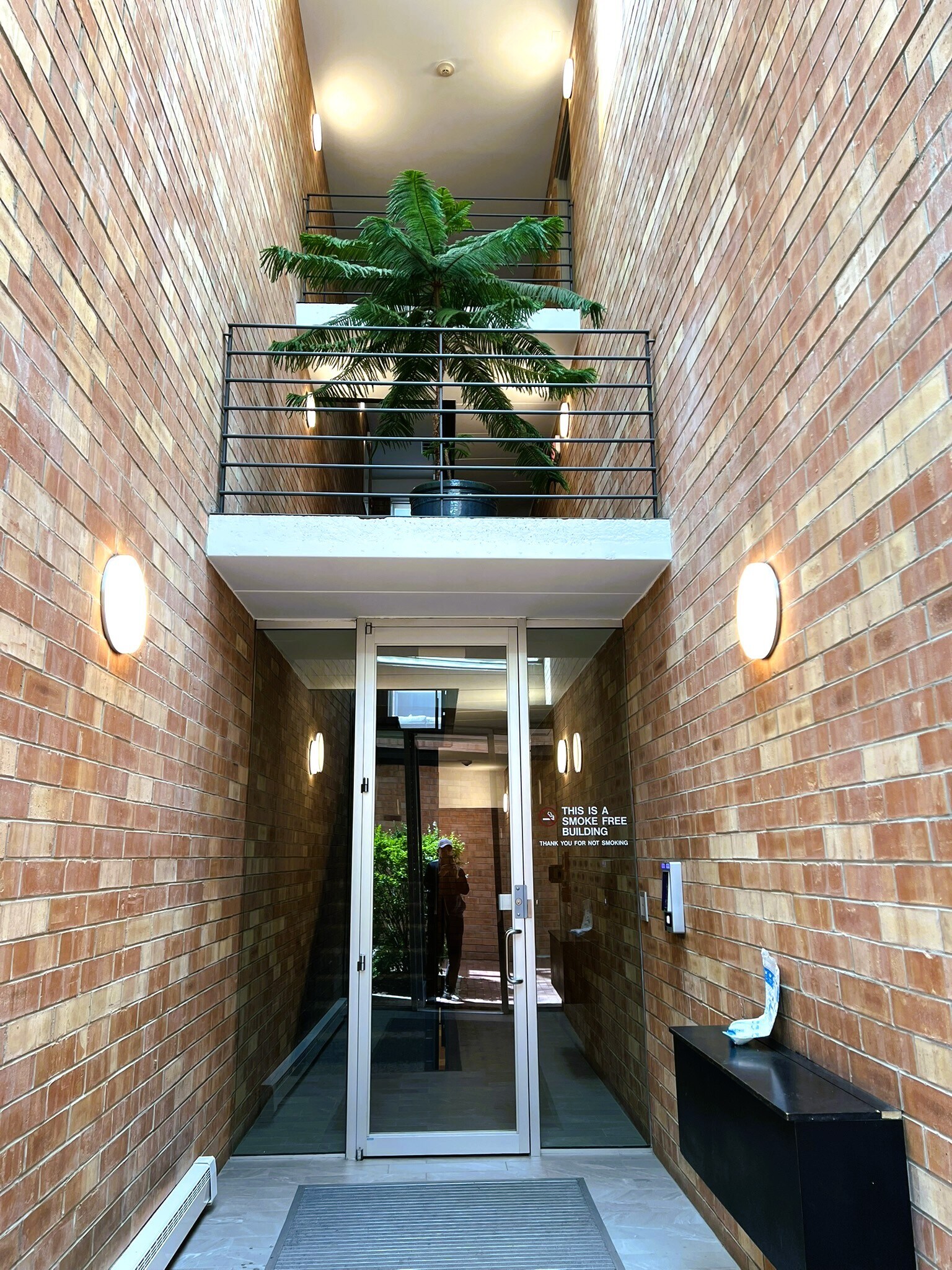 Entry - 630 Vernon Ave