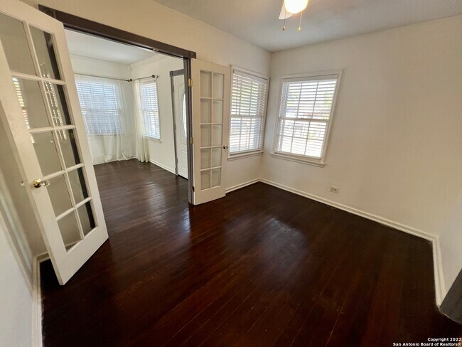 Building Photo - 414 Elmwood Dr