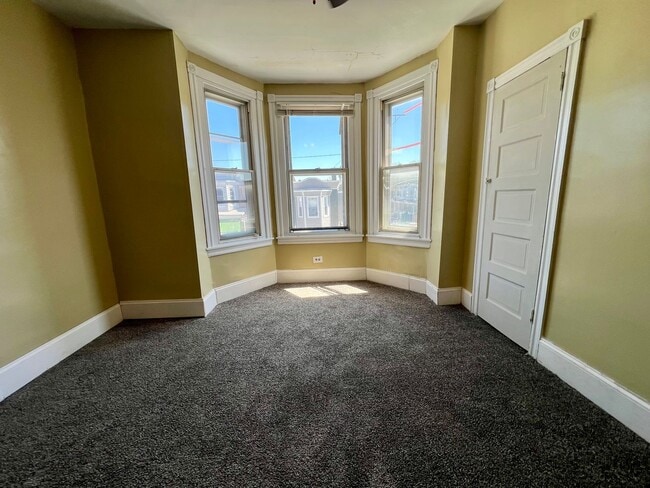 Building Photo - Stunning 3-Bedroom Townhome in Carroll Park! Available NOW!