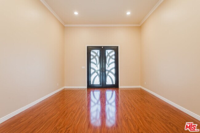 Building Photo - 9047 Riderwood Dr