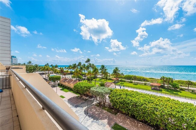 Building Photo - 2555 Collins Ave