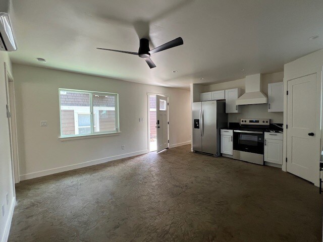 Building Photo - 205 W 20th St