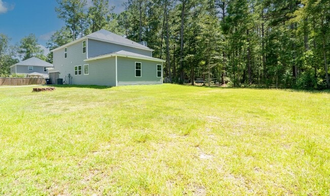 Building Photo - Modern Living in the Heart of Summerville!
