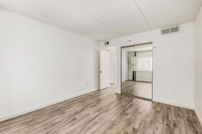 Building Photo - 7950 E Camelback Rd