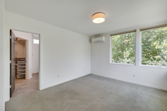 Building Photo - Beautiful 3 bedroom townhome in Leschi!