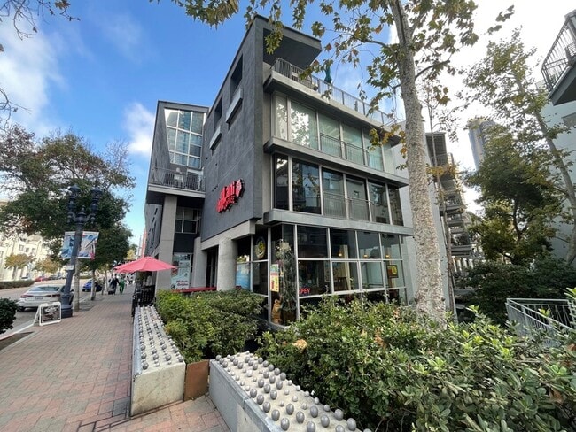 Building Photo - 101 W Market St