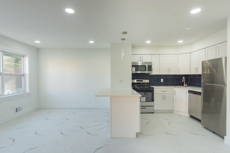 Building Photo - 505 Adams Ln