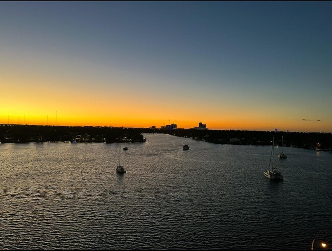 Building Photo - 801 S Ocean Dr