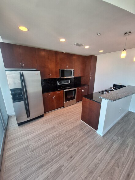 Kitchen - 777 N Ashley Dr