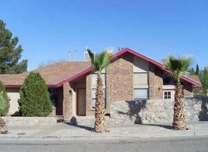 Building Photo - 7421 Bishop Flores Dr
