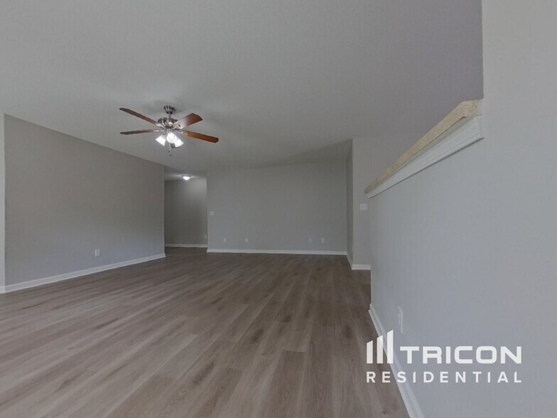 Building Photo - 404 Castle Ridge Dr