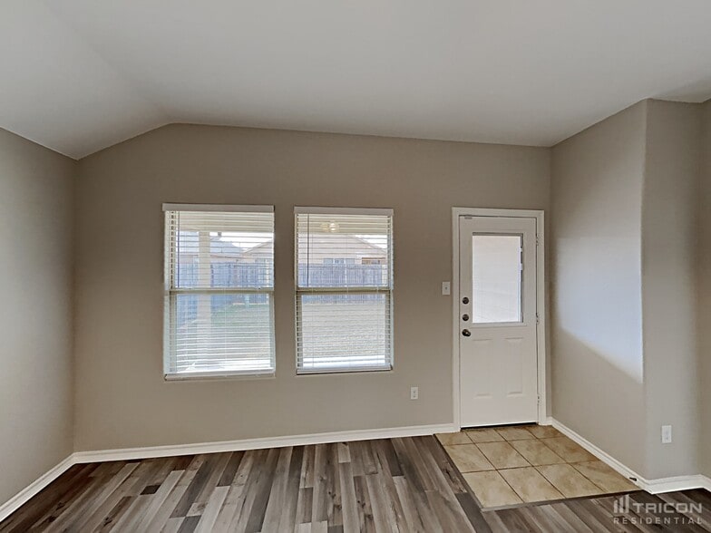 Building Photo - 2445 Carolina Dr