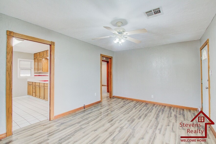 Building Photo - 815 SW H Ave