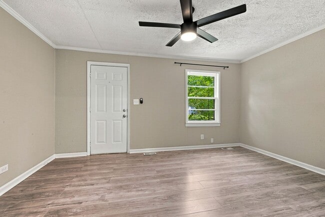 Building Photo - 1202B Cline Ave