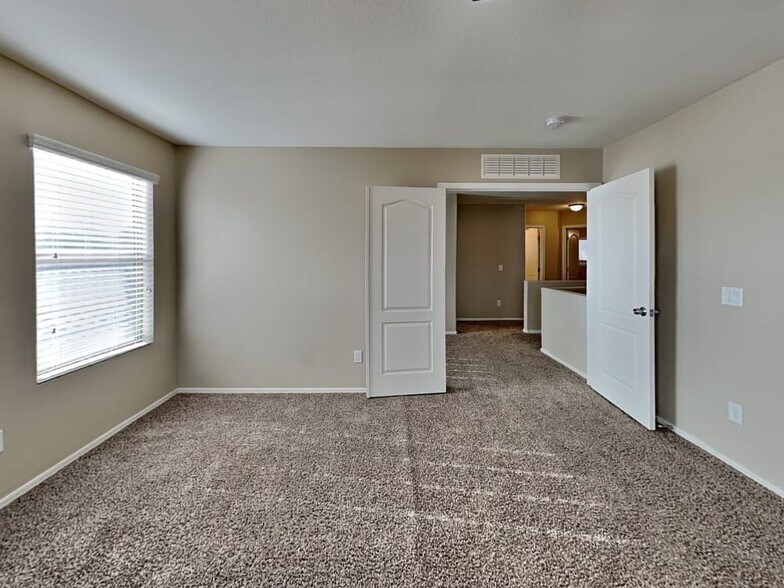 Building Photo - 209 E Valley View Dr