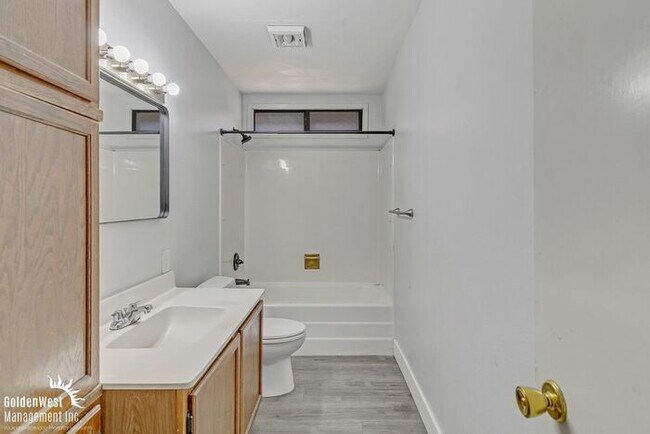 Building Photo - Modern 3Bdm 2Ba Meets Classic Charm with Pool