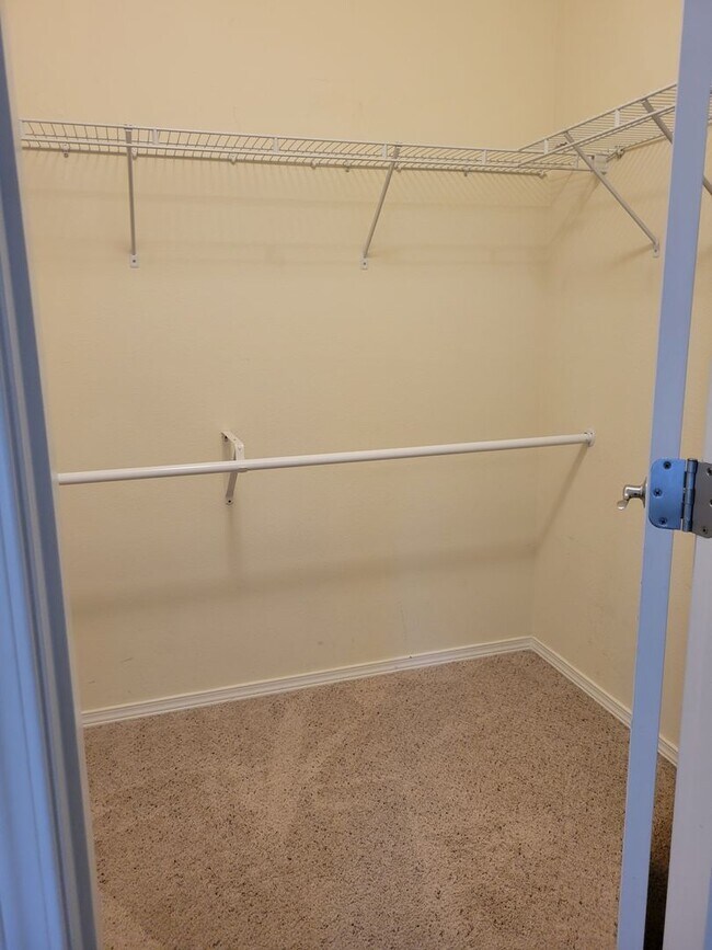 Building Photo - Beautiful 3 bedroom Rambler in perfect location