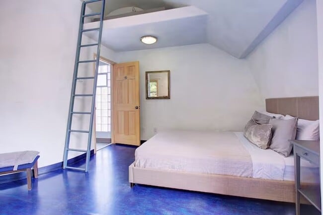 Building Photo - Unique Carriage House in Historic Congress Park