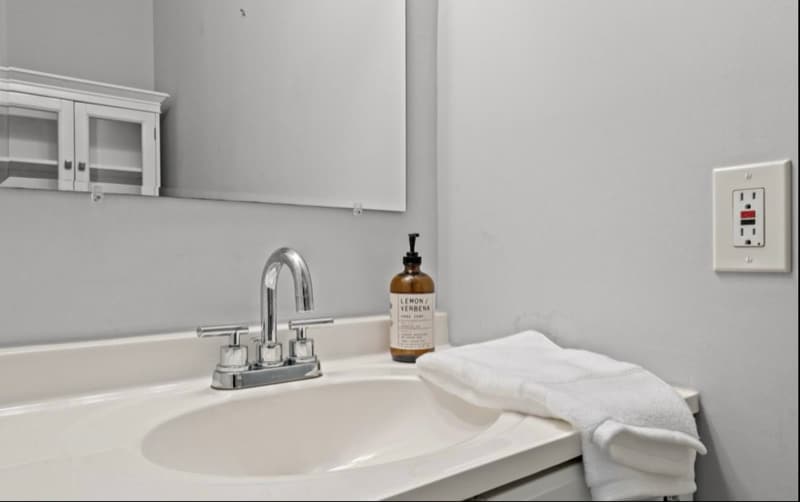 Building Photo - 7136 Strawn Ct