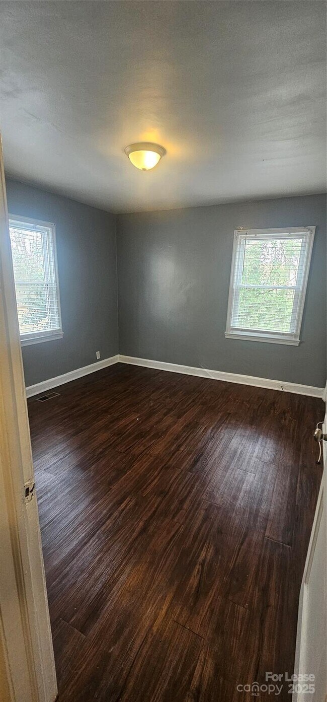 Building Photo - 400 Keswick Ave